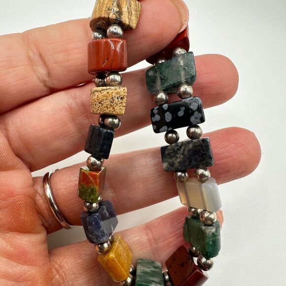 Multi-stone, with silver tone accent beads, stretchy bracelet! - Picture 8 of 10